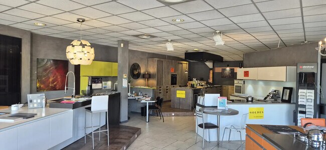 Plus de détails pour Local commercial à vendre