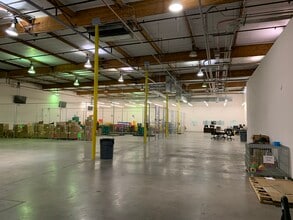 9419 Mason Ave, Chatsworth, CA à louer Photo de l’immeuble– Image 2 sur 8