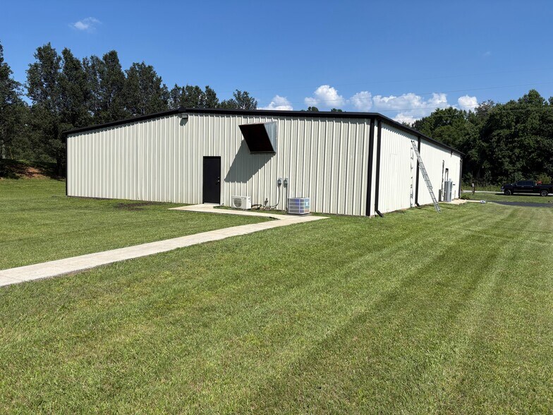 131 Reep Dr, Morganton, NC à louer - Photo de l’immeuble – Image 1 sur 16