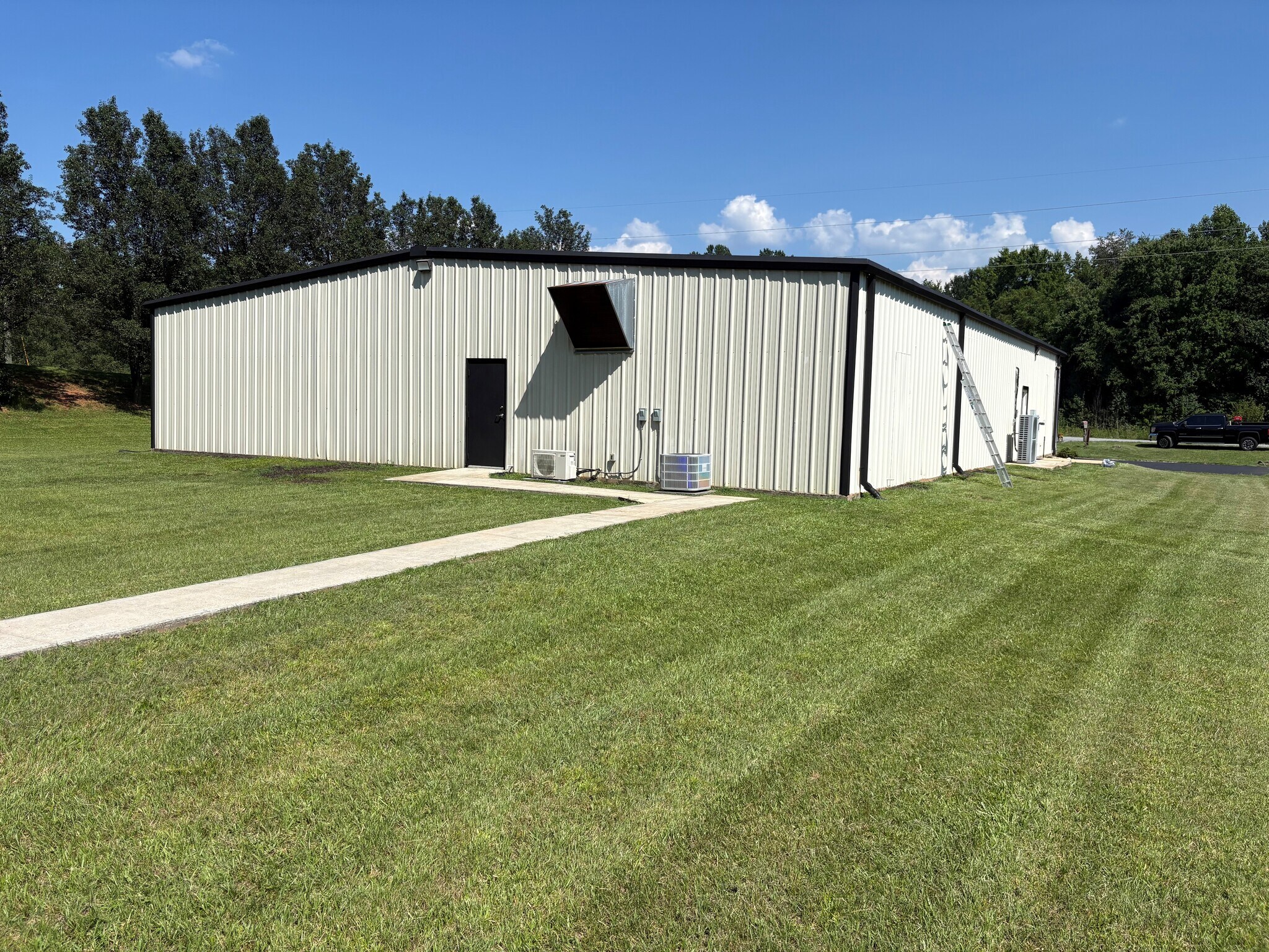 131 Reep Dr, Morganton, NC à louer Photo de l’immeuble– Image 1 sur 17