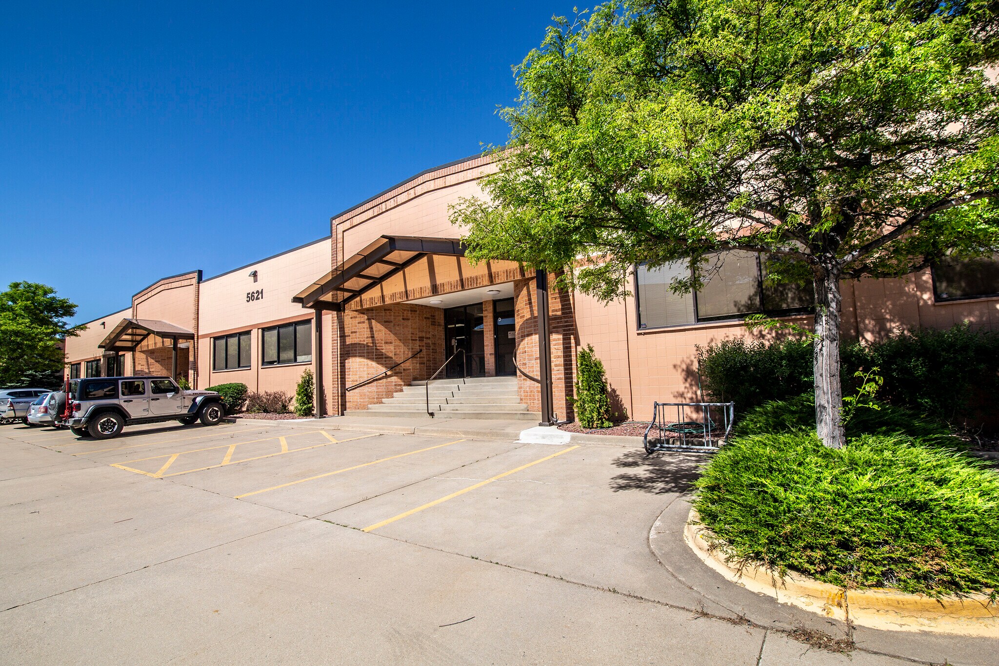 5621 Arapahoe Ave, Boulder, CO à louer Photo principale– Image 1 sur 11