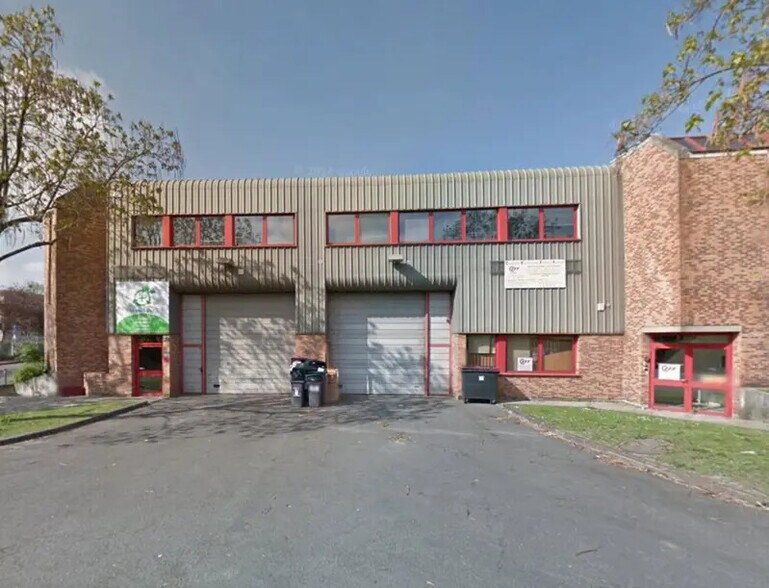 Local d’activités dans Le Blanc-Mesnil à louer - Photo de l’immeuble – Image 1 sur 12