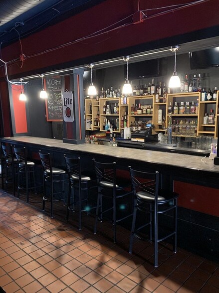 517 W Cross St, Ypsilanti, MI à vendre - Photo intérieure – Image 2 sur 4