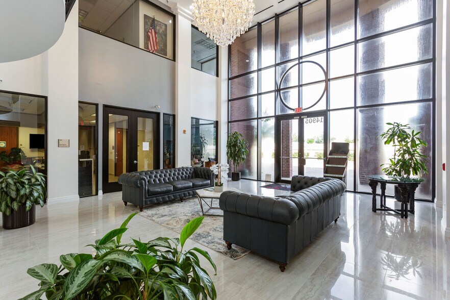 14905 Southwest Fwy, Sugar Land, TX à louer - Photo intérieure – Image 3 sur 21