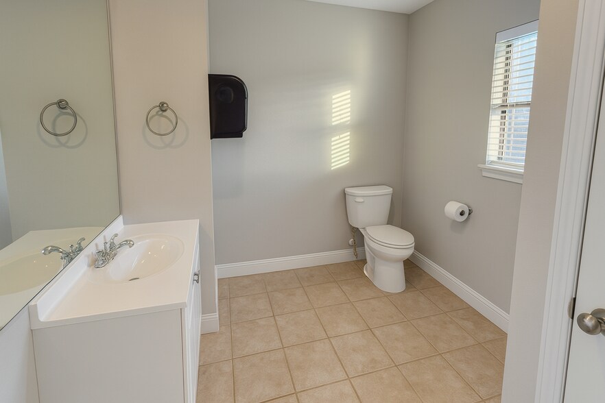 111 W Camphor Ave, Foley, AL à louer - Photo de l’immeuble – Image 2 sur 9