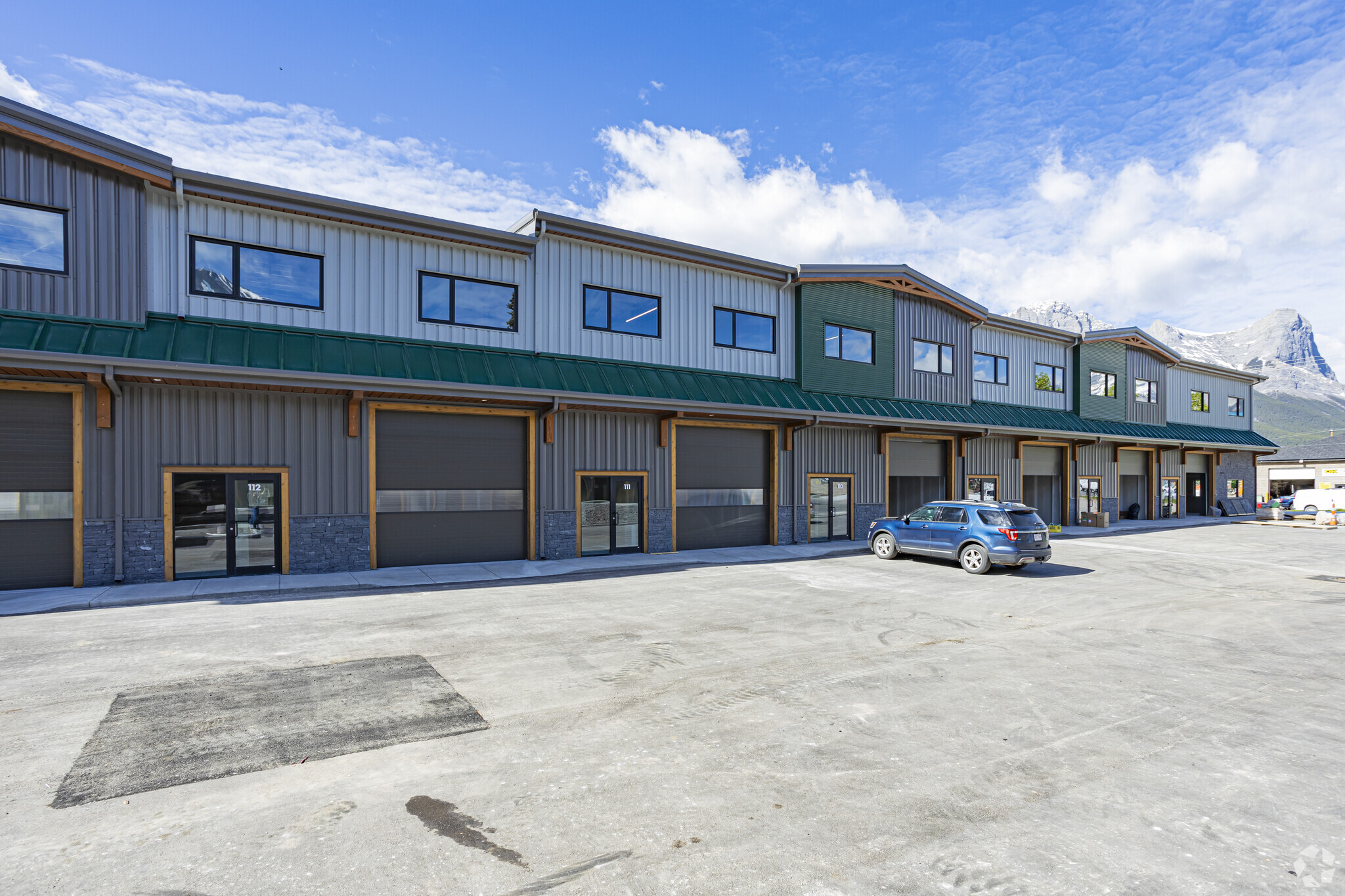 100 Alpine Mdws, Canmore, AB à louer Photo principale– Image 1 sur 6