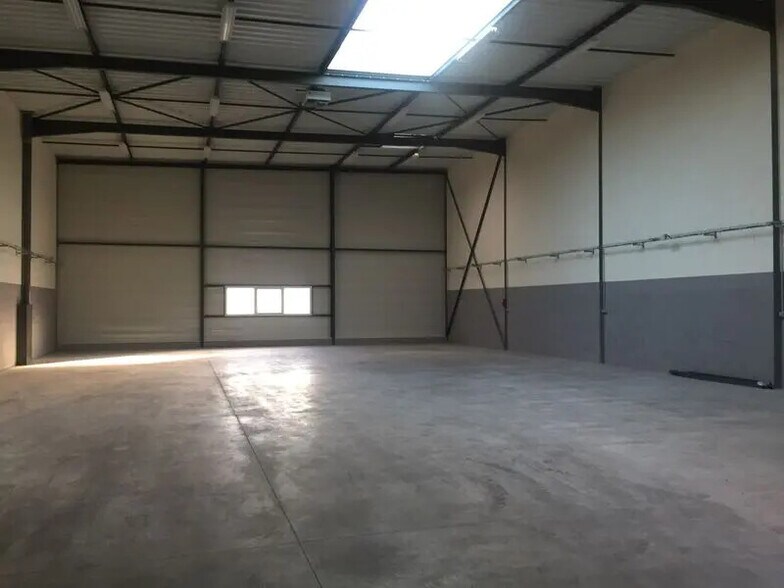 Local d’activités dans Andrézieux-Bouthéon à louer - Photo intérieure – Image 1 sur 4