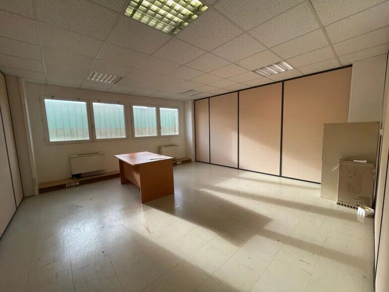 Bureau dans Tremblay-en-France à louer - Photo de l’immeuble – Image 1 sur 5