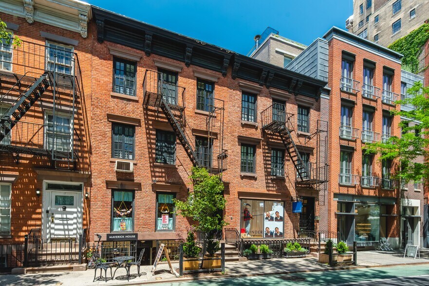 13-15 Christopher St, New York, NY à vendre - Photo de l’immeuble – Image 3 sur 24