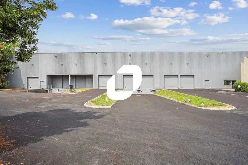 22 Rue Des Cerisiers, Lisses à louer - Photo de l’immeuble – Image 2 sur 19