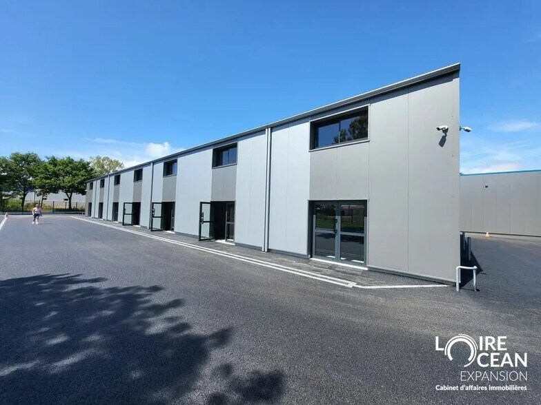 Local d’activités dans Saint-Brevin-les-Pins à louer - Photo de l’immeuble – Image 1 sur 6