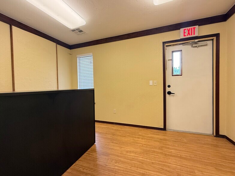 9212 N Rockwell Ave, Oklahoma City, OK à louer - Photo de l’immeuble – Image 2 sur 16