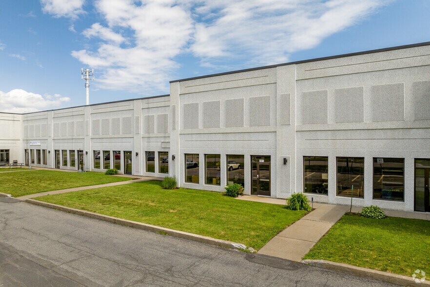371-395 Rue Joseph-Carrier, Vaudreuil-dorion, QC à louer - Photo de l’immeuble – Image 2 sur 4