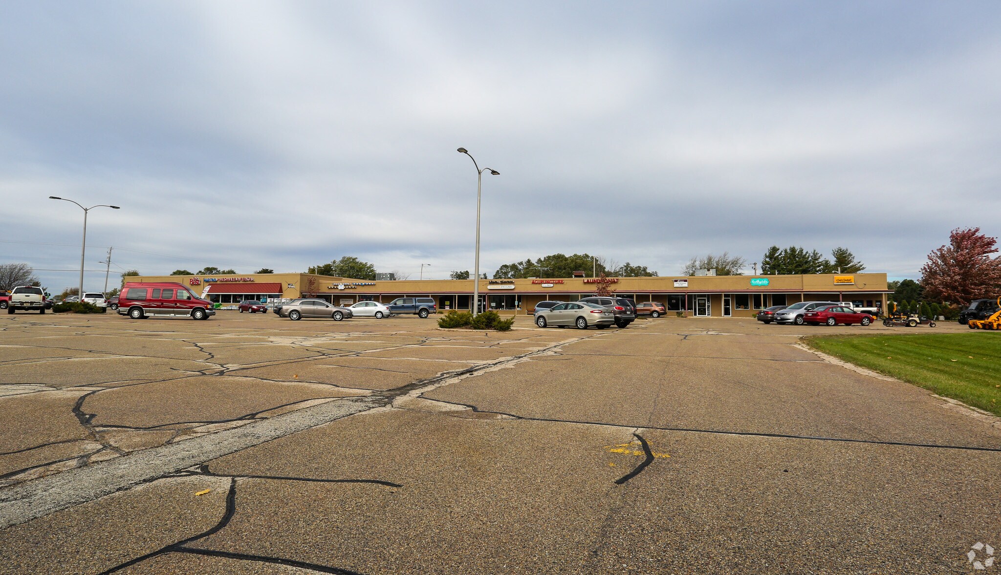 3270 Main St, East Troy, WI à louer Photo de l’immeuble– Image 1 sur 12