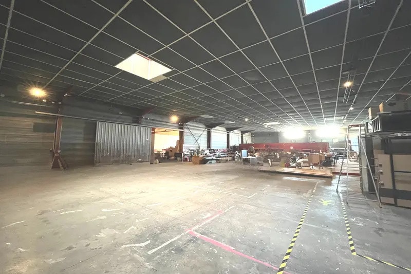 Local d’activités dans Lunel à louer - Photo de l’immeuble – Image 2 sur 6