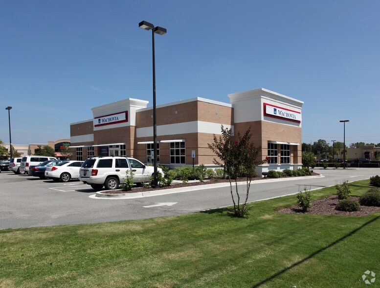 3910 N Kings Hwy, North Myrtle Beach, SC à louer - Photo principale – Image 1 sur 2