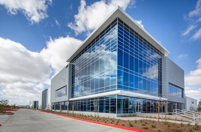 Plus de détails pour 5757 Plaza Dr, Cypress, CA - Industriel/Logistique à louer