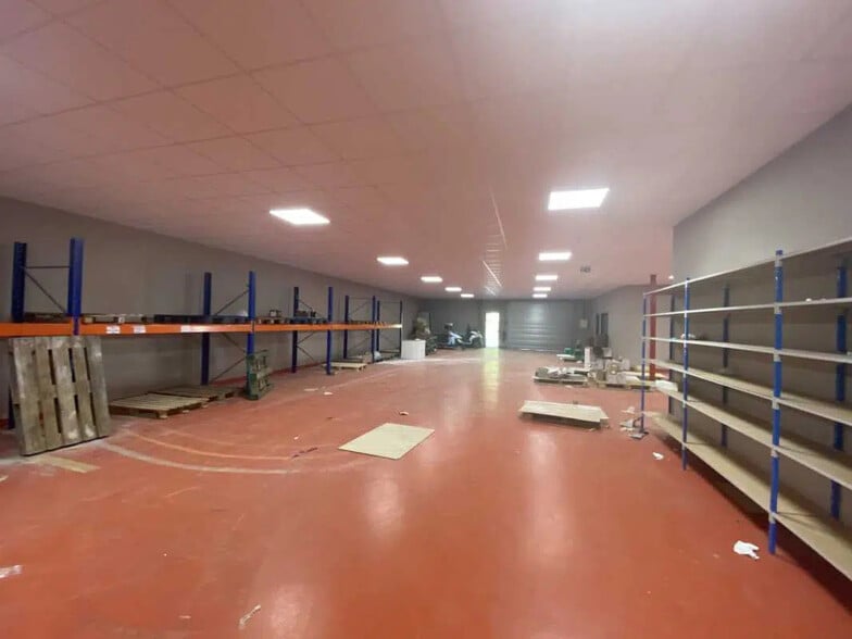 Local d'activités dans Maromme à vendre - Photo de l’immeuble – Image 3 sur 4