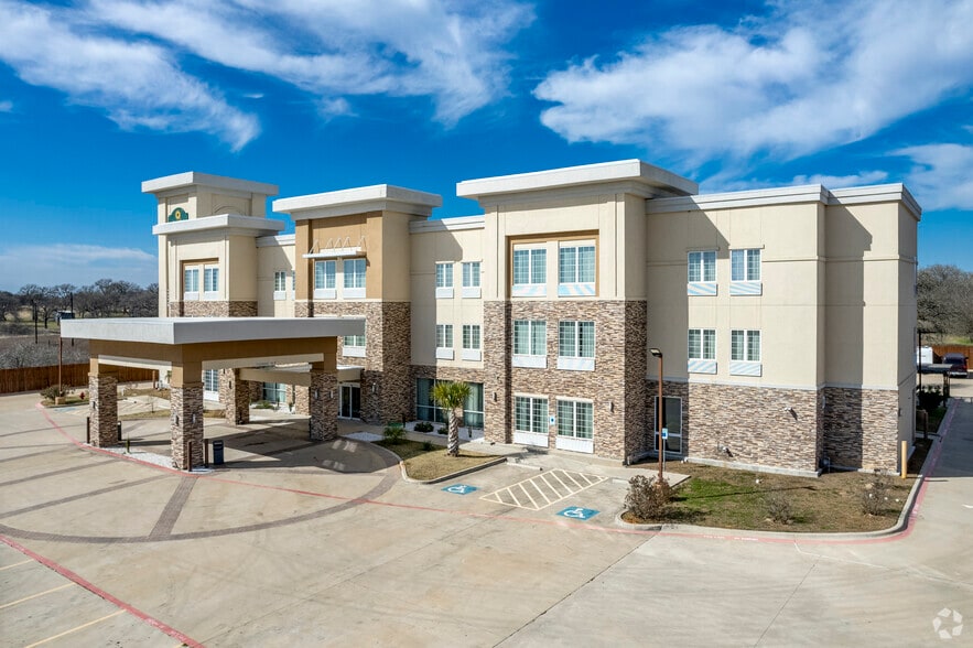 203 E Highway 90, Luling, TX à vendre - Photo principale – Image 2 sur 19
