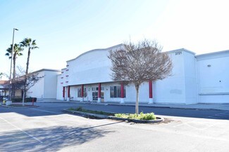 Plus de détails pour 2707-2735 S Towne Ave, Pomona, CA - Bureau/Local commercial, Local commercial à louer