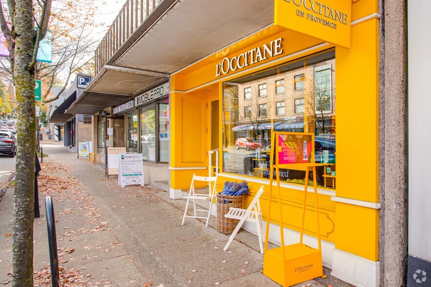 3051-3077 Granville St, Vancouver, BC à louer - Photo de l’immeuble – Image 3 sur 8