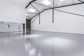 Juno Way, Londres à louer Photo de l’immeuble– Image 2 sur 2