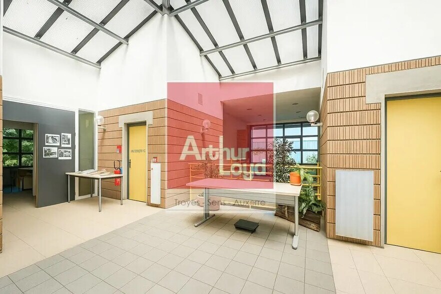 Bureau dans Troyes à louer - Photo de l’immeuble – Image 1 sur 2