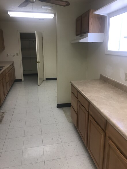 221 S Elder St, Buffalo, MO à louer - Photo intérieure – Image 3 sur 6