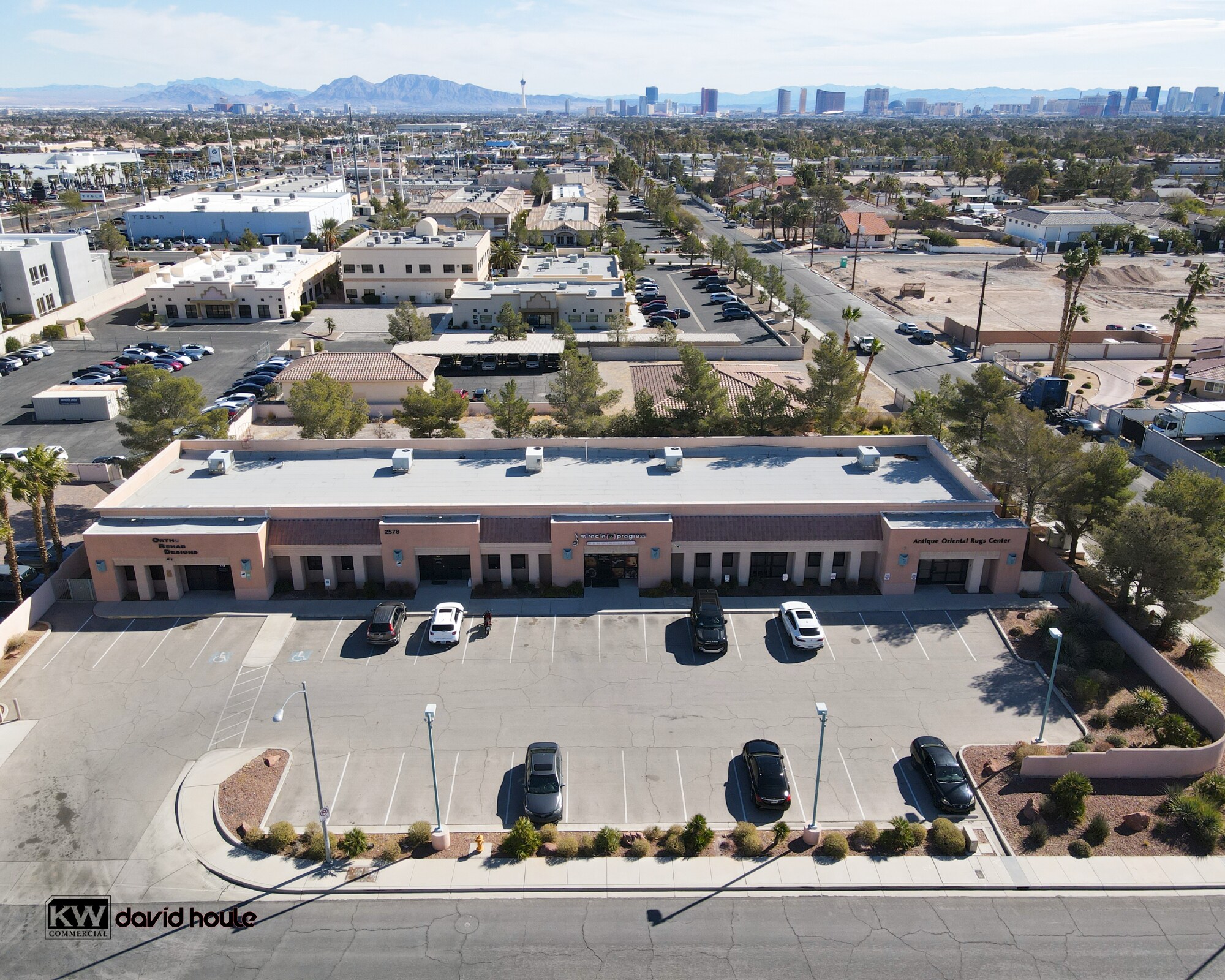 2578 Belcastro St, Las Vegas, NV à vendre Photo de l’immeuble– Image 1 sur 9