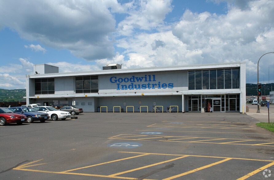 700 Garfield Ave, Duluth, MN à vendre - Photo principale – Image 1 sur 36