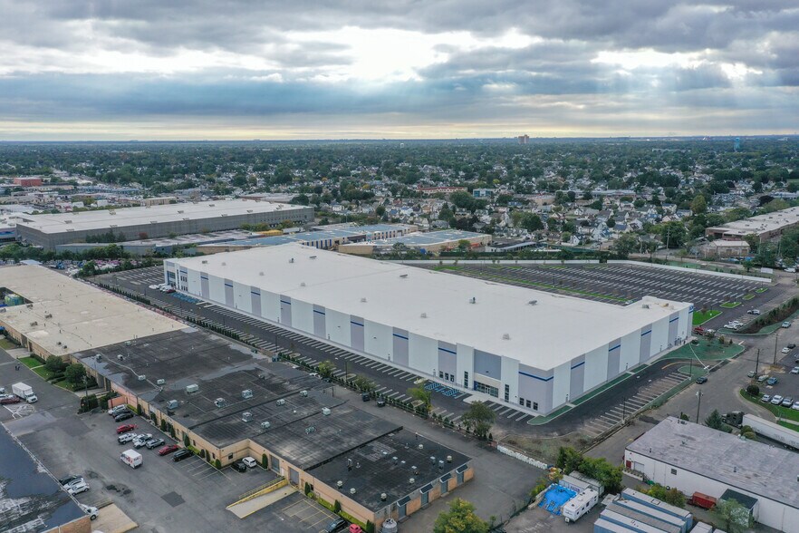 125 New South Rd, Hicksville, NY à louer - Photo de l’immeuble – Image 3 sur 5