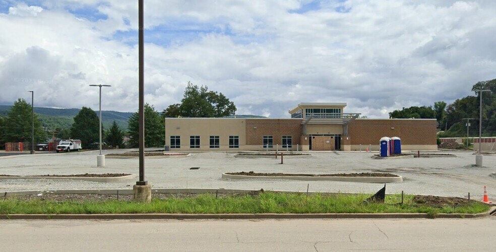 854 Vanderbilt Rd, Connellsville, PA à vendre - Photo de la construction – Image 2 sur 2