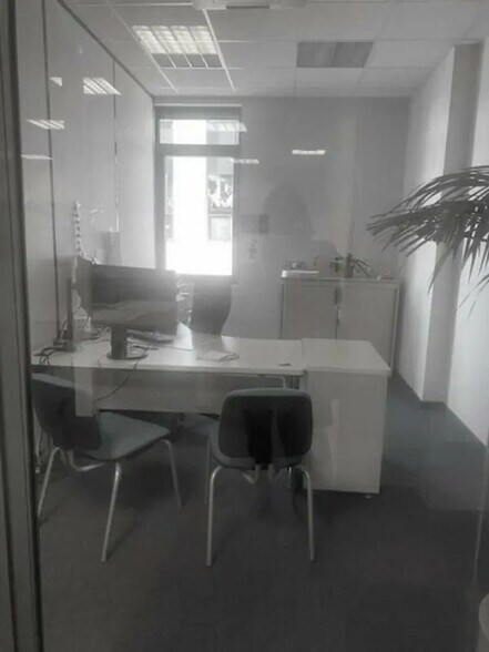 Bureau dans Villefranche-sur-Saône à louer - Photo de l’immeuble – Image 3 sur 4