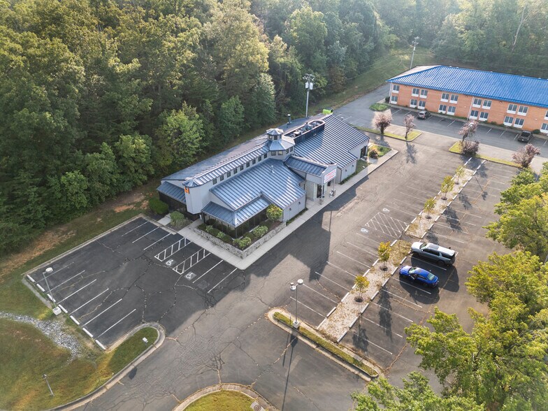 7373 Comfort Inn Dr, Warrenton, VA à vendre - Photo de l’immeuble – Image 3 sur 78