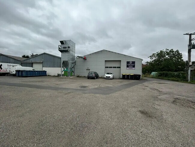 Plus de détails pour Local d’activités à vendre