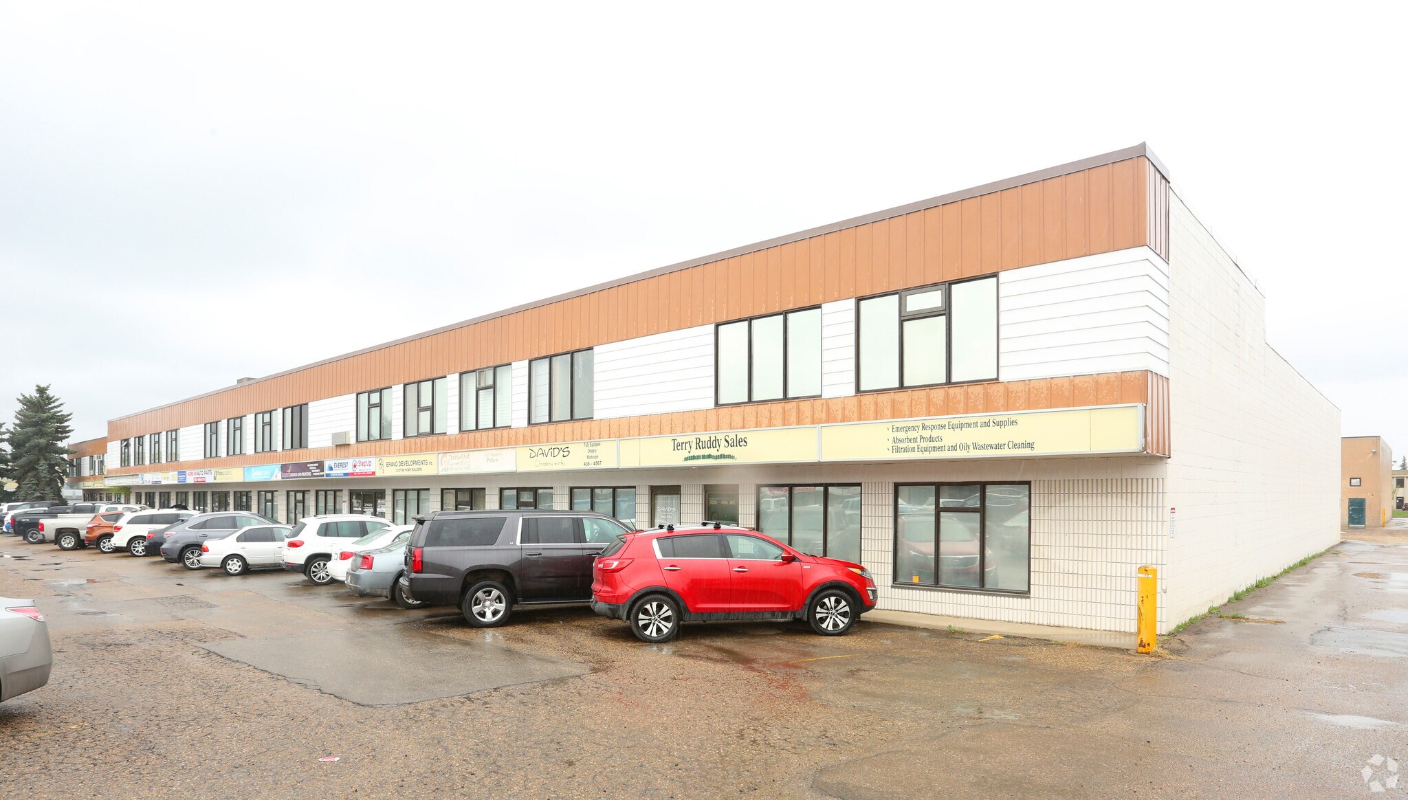 9810-9832 44th Ave NW, Edmonton, AB à louer Photo principale– Image 1 sur 14