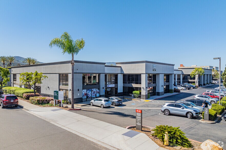 340 Rancheros Dr, San Marcos, CA à vendre - Photo de l’immeuble – Image 1 sur 10