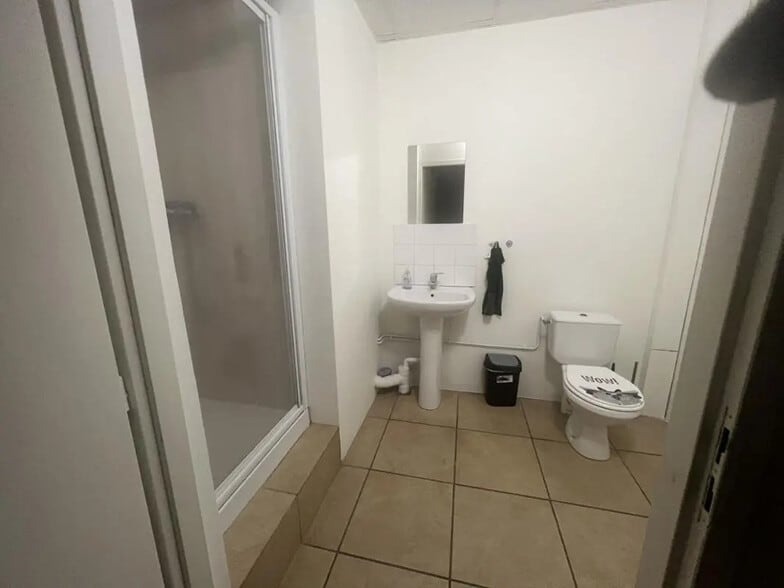 Local d’activités dans Chasse-sur-Rhône à louer - Photo intérieure – Image 3 sur 5