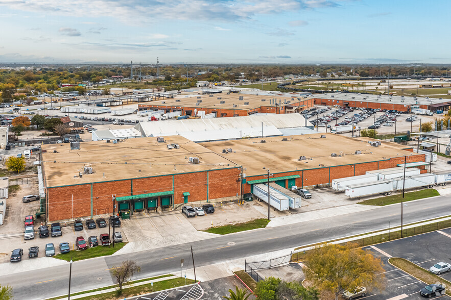 1734 Centennial Blvd, San Antonio, TX à vendre - Photo principale – Image 3 sur 14