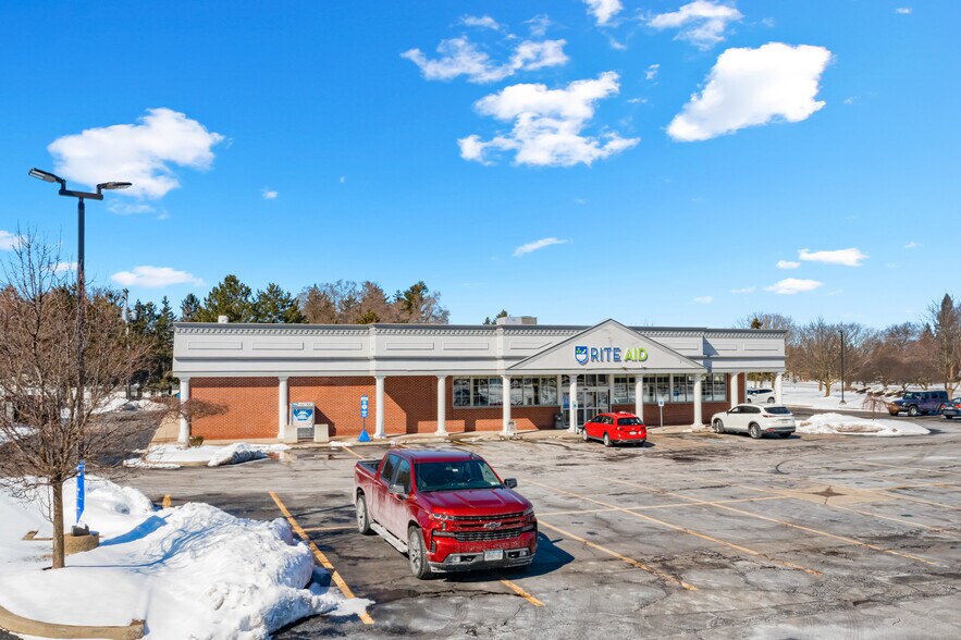 9160 Main St, Clarence, NY à louer - Photo de l’immeuble – Image 2 sur 11