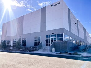 12915 Old Virginia Rd, Reno, NV à louer Photo de l’immeuble– Image 1 sur 7