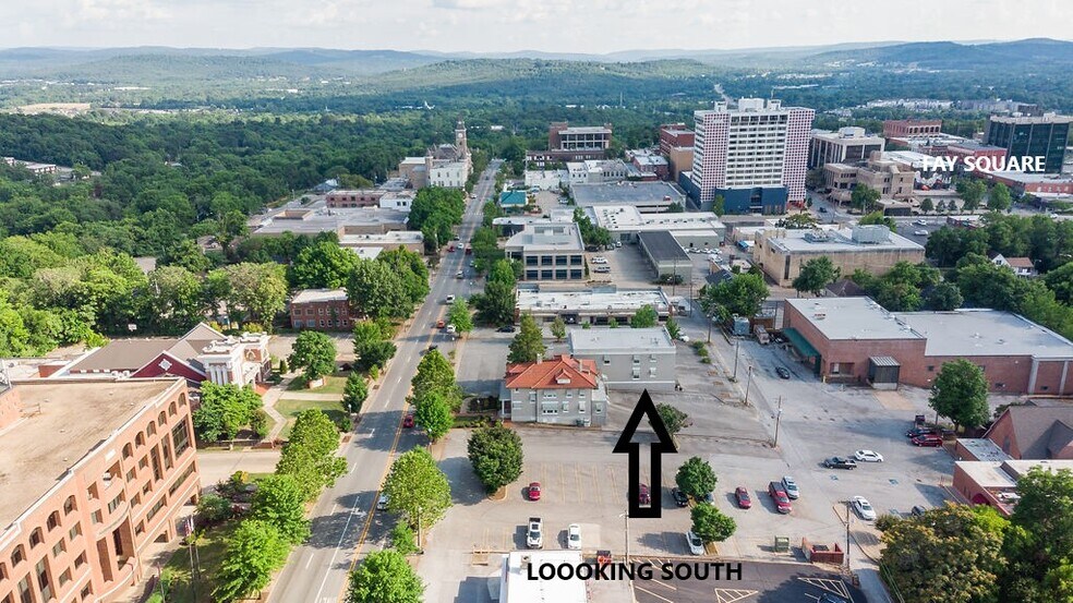 215 N College Ave, Fayetteville, AR à louer - Photo de l’immeuble – Image 3 sur 16