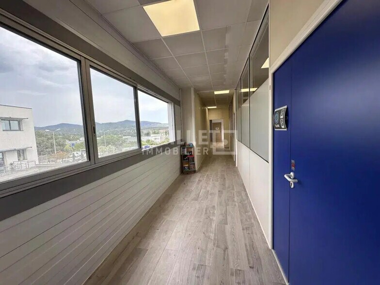 Bureau dans Fréjus à louer - Photo intérieure – Image 2 sur 7