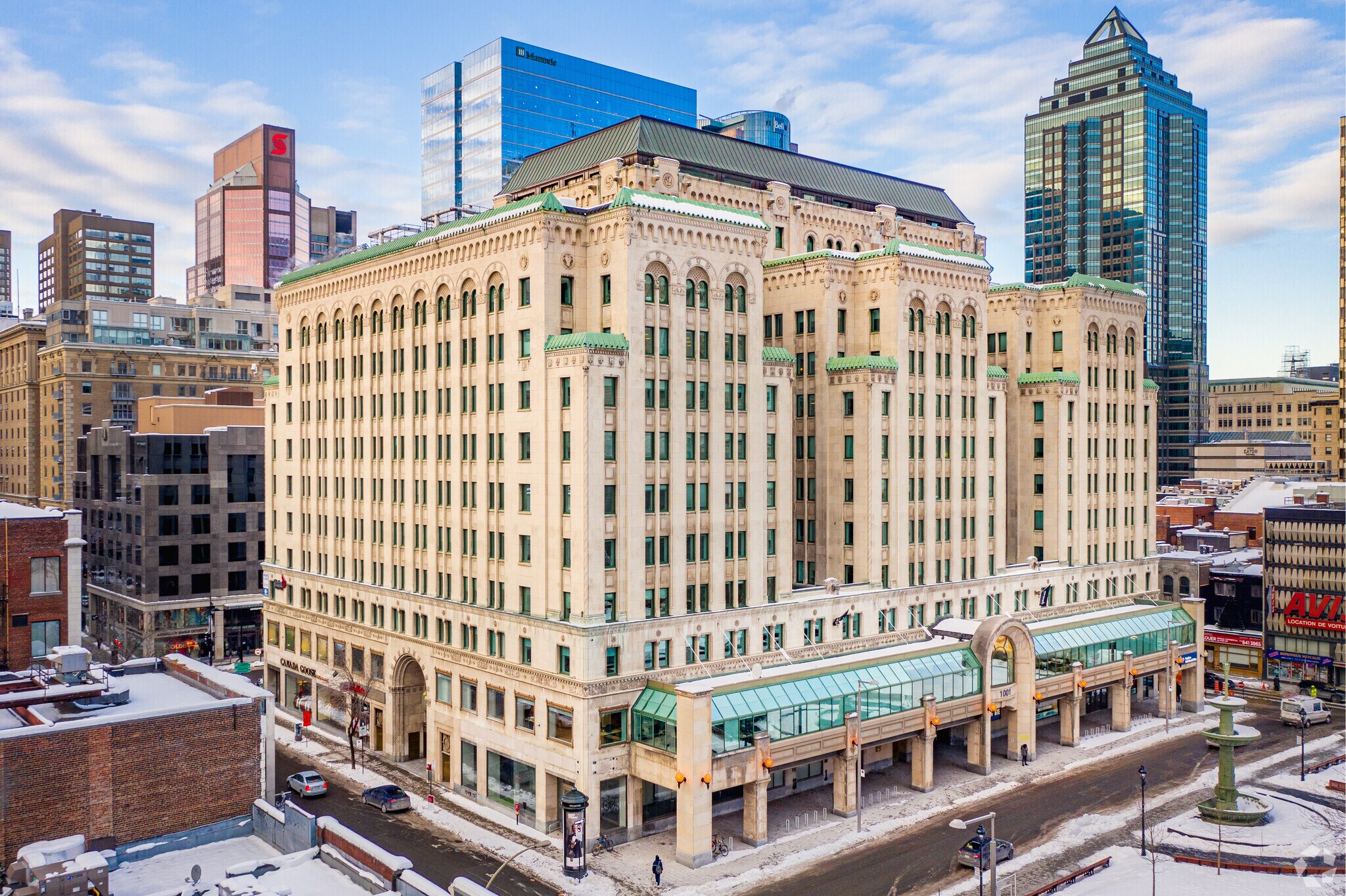 1000-1022 Rue Sainte-Catherine O, Montréal, QC à louer Photo principale– Image 1 sur 8