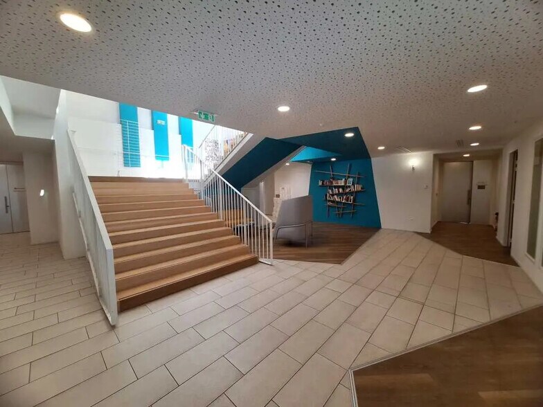 Bureau dans Pessac à louer - Photo de l’immeuble – Image 2 sur 17