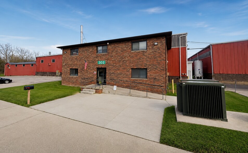 302 Carleton St, Marysville, MI à louer - Photo de l’immeuble – Image 2 sur 7