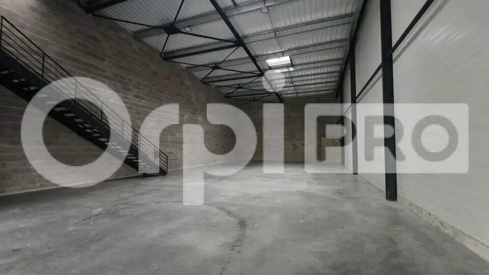 Local d’activités dans Avrainville à louer - Photo de l’immeuble – Image 1 sur 6