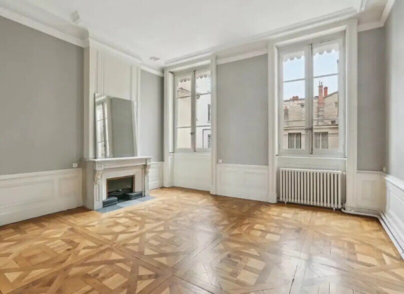 Bureau dans Lyon à vendre - Photo de l’immeuble – Image 1 sur 13