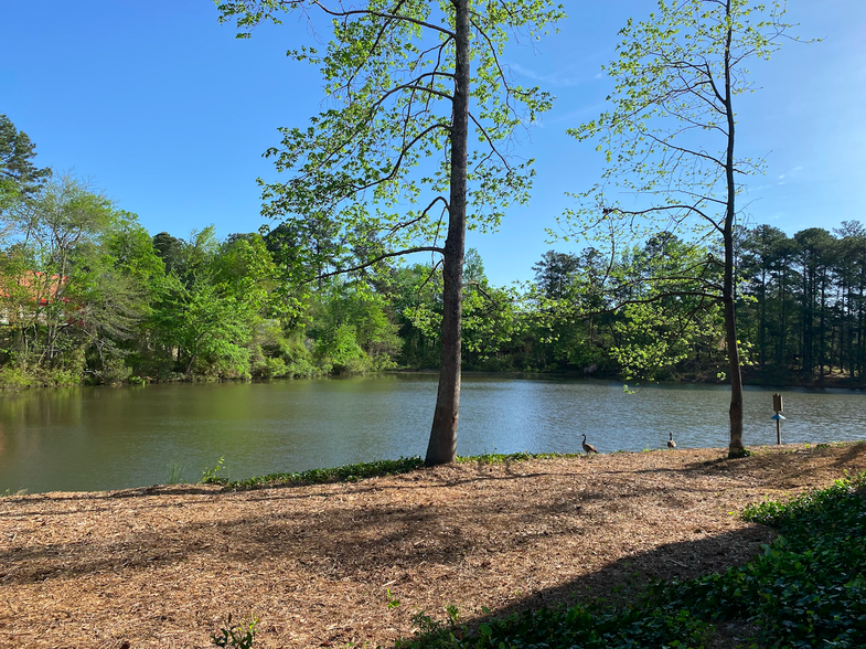 5880 Live Oak Pkwy, Norcross, GA à louer - Photo de l’immeuble – Image 2 sur 9