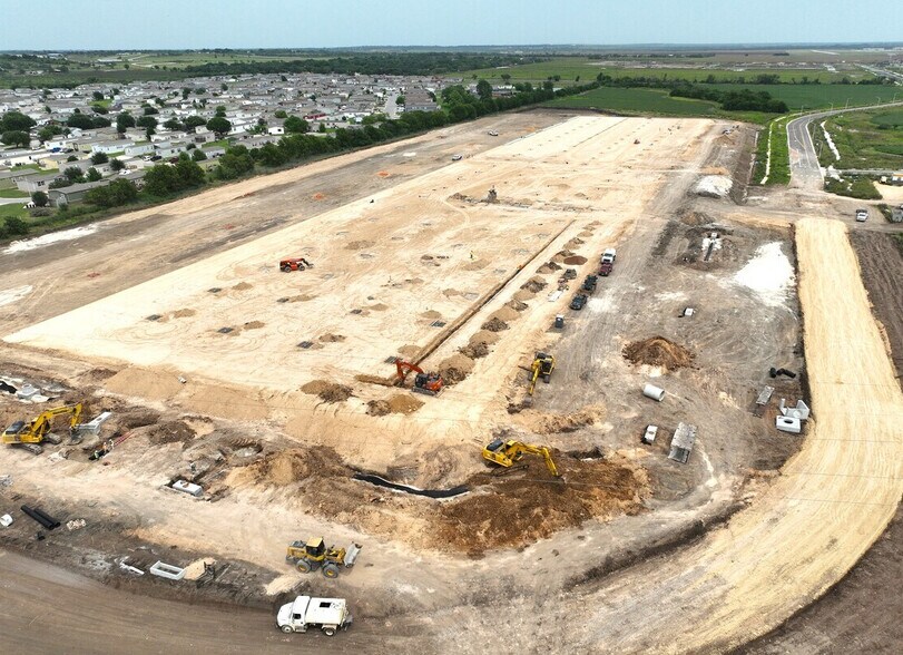 2700 N Interstate 35, San Marcos, TX à louer - Photo de la construction – Image 2 sur 4
